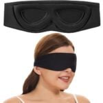 Kombination aus der schwarzen Schlafmaske und einer Frau, die sie trägt, mit Fokus auf Lichtblockierung und ergonomisches Design.