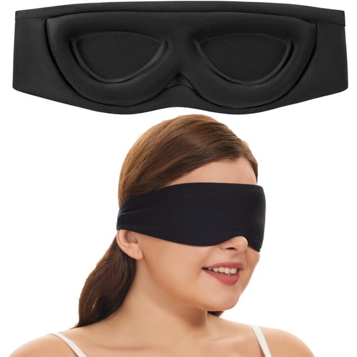 Kombination aus der schwarzen Schlafmaske und einer Frau, die sie trägt, mit Fokus auf Lichtblockierung und ergonomisches Design.