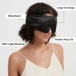 Schwarze Seiden-Schlafmaske mit breitem Band und Fokus auf 100% Lichtblockierung.