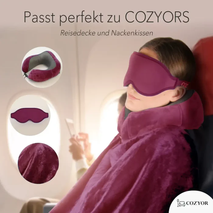 Schlafmaske und Ohrstöpsel für entspanntes Reisen. Eine Person schläft im Flugzeug mit einer dunkelroten Schlafmaske, einem Nackenkissen und einer weichen Reisedecke. Kleine Kreise zeigen Nahaufnahmen der Materialien und des Zubehörs.