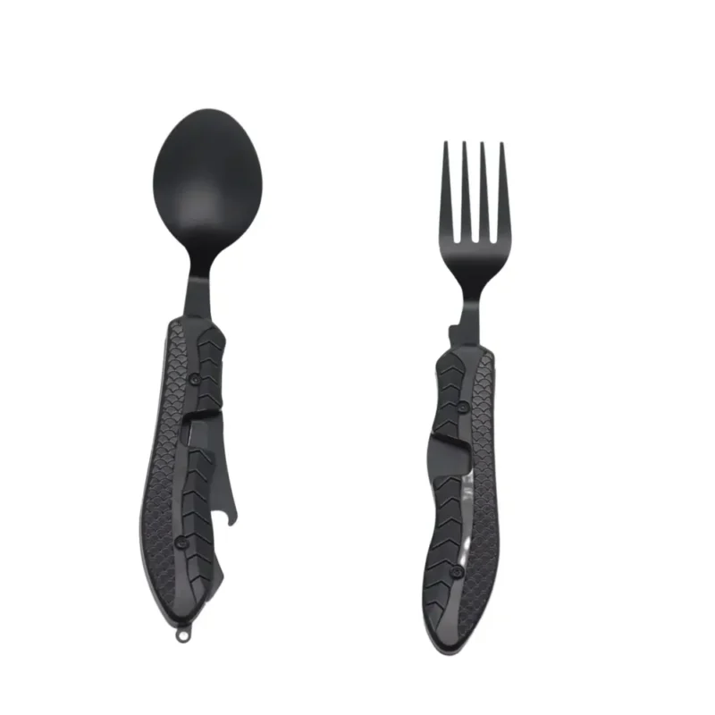 Camping Messer mit Gabel und Löffel nebeneinander