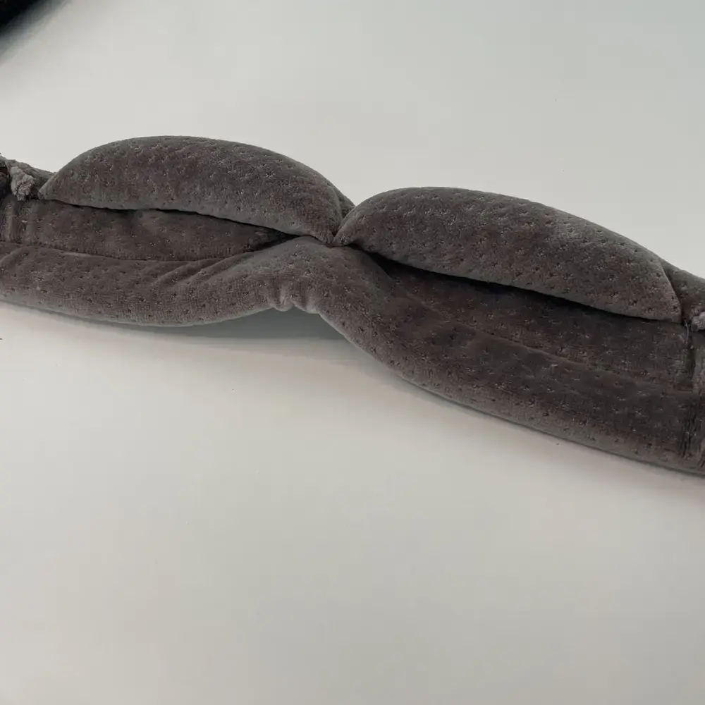 Innenseite der Tempur Schlafmaske – gepolstertes Material für maximalen Komfort auf der Haut.