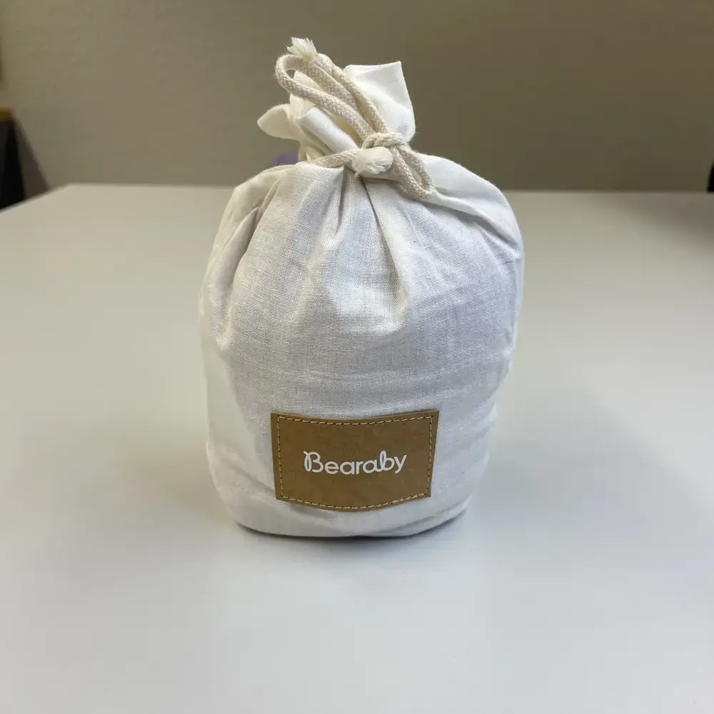 Transportbeutel der Bearaby Dreamer Schlafmaske mit Logo