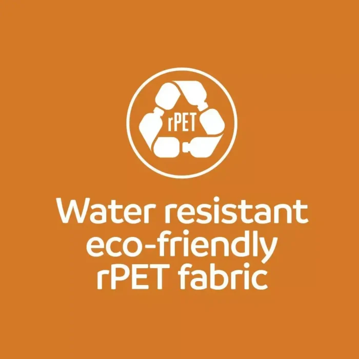 Symbol für recyceltes PET (rPET) mit Text: "Water resistant, eco-friendly rPET fabric" auf orangefarbenem Hintergrund.