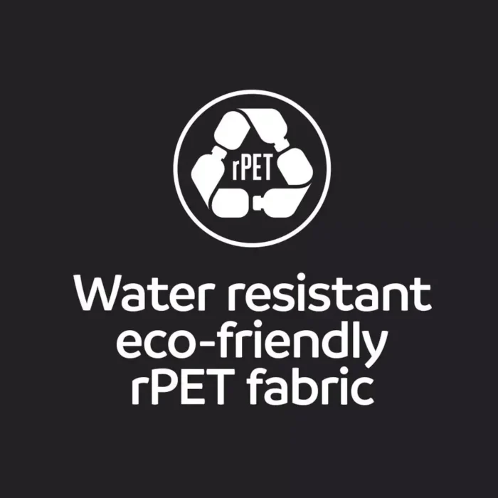 Symbol für recyceltes PET mit Text „Water resistant eco-friendly rPET fabric“ auf schwarzem Hintergrund.